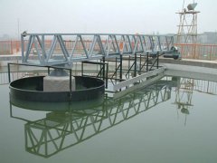 <b>行車式刮吸泥機</b>