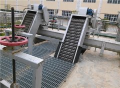 <b>回轉式機械格柵除污機</b>